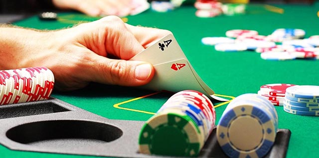 Poker là gì? Quay và cách chơi poker