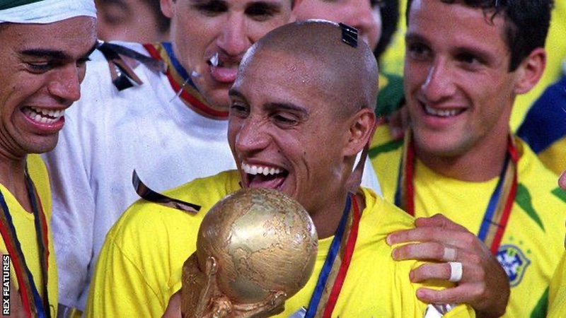 Cầu thủ Roberto Carlos - Huyền thoại với cú sút ảo diệu