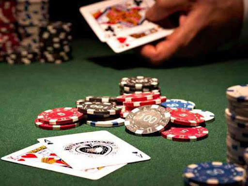 Blackjack - Cao thủ sòng bài tiết lộ 5 bí quyết chơi blackjack nơi công cộng