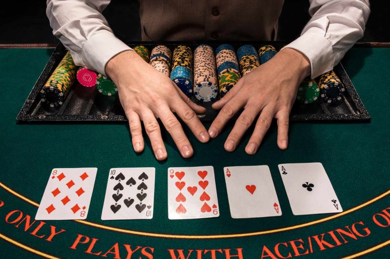 Bluff là gì? Các chiến lược Bluff cơ bản trong poker mà người chơi nên biết.