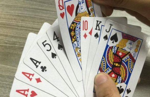 TOP 5+ Kỹ Thuật Chơi Bài Phỏm Cực Hay Từ Các Chuyên Gia