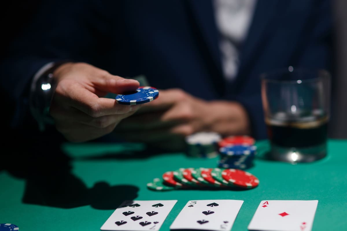 Hướng dẫn chơi poker 3 lá cho người mới bắt đầu | Natural8