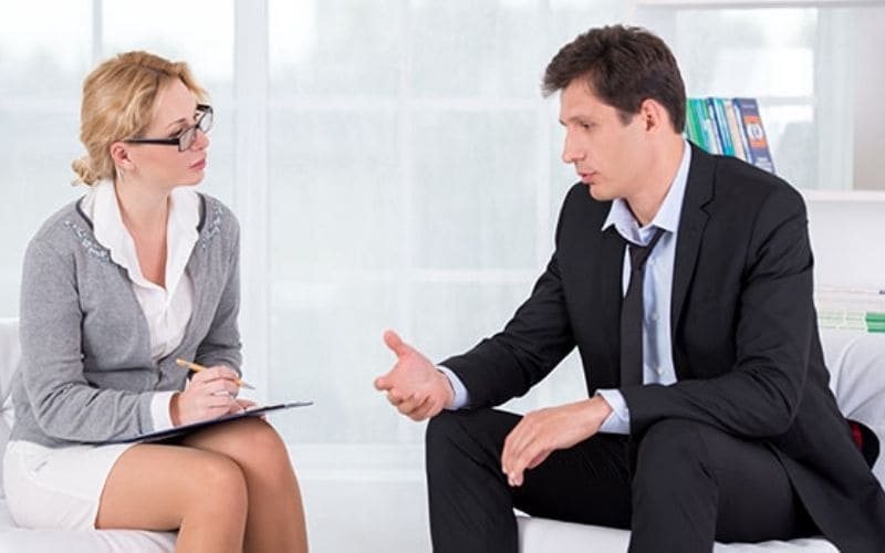 Kỹ năng lắng nghe là gì? 8 cách sử dụng kỹ năng lắng nghe hiệu quả - Hướng dẫn tự hoàn thiện bản thân